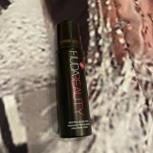 Never used HUDA beauty setting spray